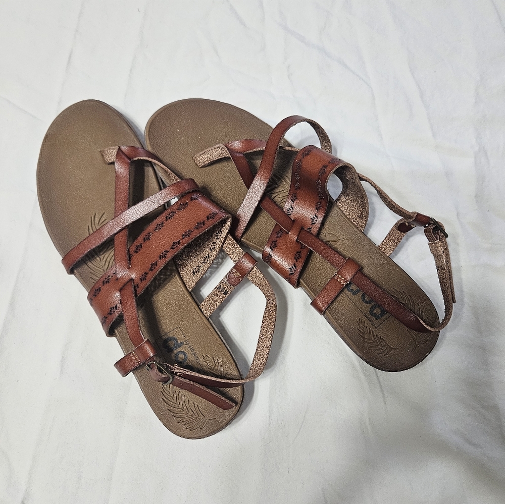 SALE! Women's Pop Comfort Fit Sandals (size 9.5)